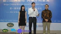 Sutedja Darmono (Kedua dari kiri) selaku CEO PT Graha Buana Cikarang dan Richard Ma (ketiga dari kiri) selaku CEO PT Zoomy Media Indonesia melakukan penjajakan kerjasama mewujudkan Kawasan Industri Cikarang layaknya Silicon Valley di Indonesia