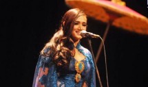 Mulan Jameela Tampil Membaca Puisi di TIM