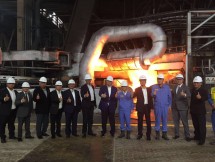 Menteri Perindustrian, Airlangga Hartarto bersama Dirjen ILMATE Kemenperin, I Gusti Putu Suryawirawan saat mengunjungi pabrik baja Posco di Gwangyang, Korea Selatan