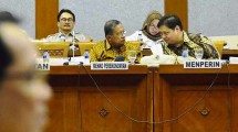 Menko Perekonomian Darmin Nasution dan Menteri Perindustrian Airlangga Hartarto