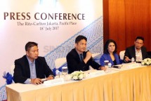 Sales and Director PT Knauf Gypsum Indonesia, Samuel Hutabarat beserta Jajaran Direksi PT Knauf Gypsum Indonesia saat acara Press Conference acara Malam Apresiasi Knauf 2017