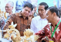 Presiden Jokowi bersama Menperin tinjau hasil Industri Kerajinan nasional