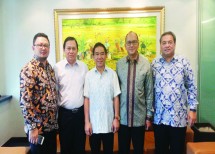 Ketua Umum Kadin, Rosan P. Roeslani bersama Ketua Kadin Sulawesi Utara, Hangky Arther Gerungan serta Wakil Ketua Kadin Sulut Bidang BUMN, CSR dan Sosial Daniel Pesik