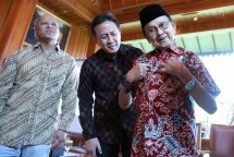 Kepala BEKRAF Triawan Munaf Bersama BJ Habibie dan Ilham Habibe (Foto Ist)