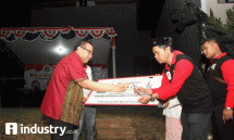 Menkop UKM AAGN Puspayoga (kiri) didampingi dan Founder HG Smart H Heri Gagarin (kanan) meresmikan peluncuran aplikasi kebangsaan berbasis digital HG Smart Kamis (17/8/2017)( Foto Rizki Meirino)