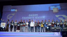 Pemenang Favorite Booth APM GIIAS 2017 berfoto bersama