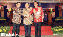Gubernur Bank Indonesia (BI) Agus Martowardojo, Menteri Perhubungan Budi Karya Sumadi dan Gubernur DKI Jakarta Djarot Saiful Hidayat (dok INDUSTRY.co.id)