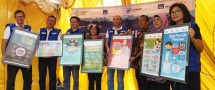 Jajaran Direksi AXA Mandiri dan AXA Indonesia- Kemenkes RI dan Kepala Desa Ranca Buaya dalam kegiatan Gerakan Masyarakat dan Literasi Keuangan di Kab. Tangerang (Foto Humas)