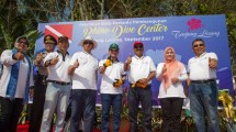Menpar Arief Yahya Berfoto Bersama Gubernur Banten Wahidin Halim - Bupati Pandeglang Irna Narulita dan Direktur Jababeka Hyanto Wihadi saat meresmikan pembangunan Rhino Dive Center di Tanjung Lesung, Jumat (22/9/2017). (INDUSTRY.co.id/Irvan AF)