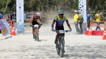 Pebalap Chandra Rafsanzani Berhasil Finish Posisi Pertama dalam MTB XCM di Tanjung Lesung. (INDUSTRY.co.id/Irvan AF)