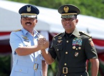 Panglima TNI Marsekal Hadi Tjahjanto dan Jenderal TNI Gatot Nurmantyo (Foto Dok Industry.co.id)
