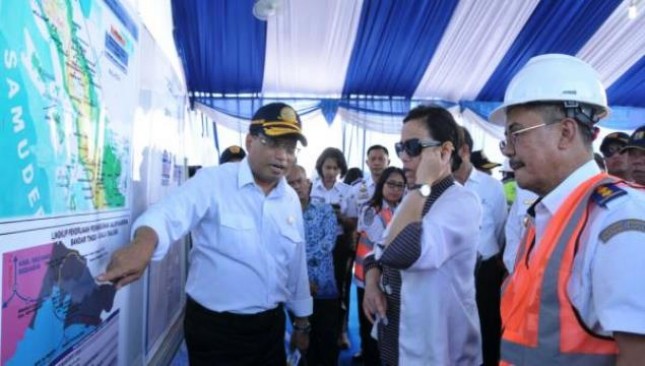 Menhub Budi Karya Sumadi kunjungi Pelabuhan Belawan ( Foto Dok Industry.co.id)