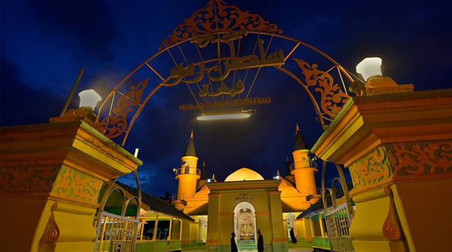 Masjid Kuning Pulau Penyengat, Tanjungpinang (Foto:bisniswisata.co.id)