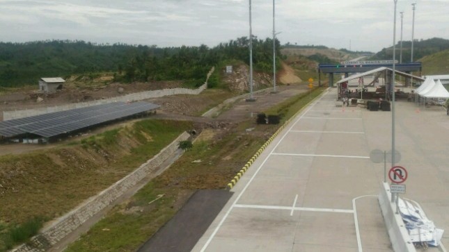 Len Industri Bangun PLTS di area Tol Trans Sumatera