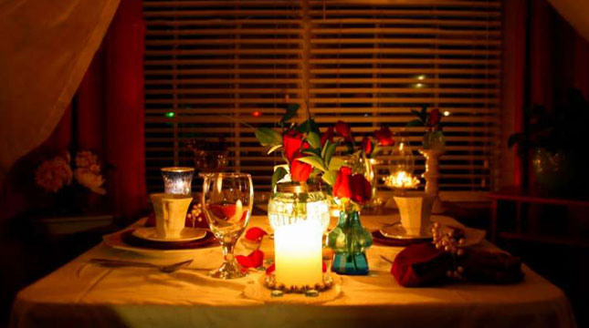 Ilustrasi Makan Malam Romantis (Foto:hngrynow.com)