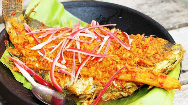 Ikan Arsik Sibolga (Foto: tourtoba.com)