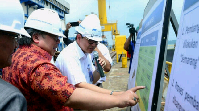 Menteri Perencanaan Pembangunan Nasional Bambang Brodjonegoro melakukan kunjungan ke PT PAL Indonesia