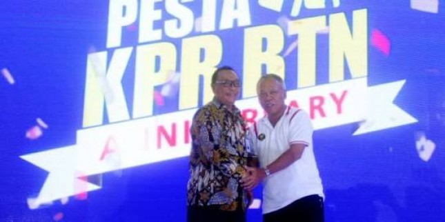 Dirut PT Bank BTN, Maryono bersama Menteri PUPR, Basuki Hadimoeljono saat pembukaan IPEX 2018