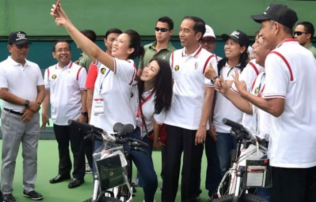 Presiden Jokowi Resmikan Renovasi Lapangan Tenis GBK…