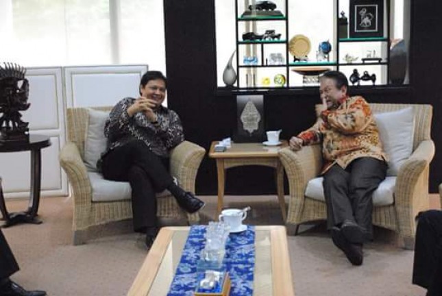 Menperin Airlangga Hartarto bersama Ketua Asosiasi Fastener Indonesia (AFI) Rahman Tamin (Foto: Dok. INDUSTRY.co.id)