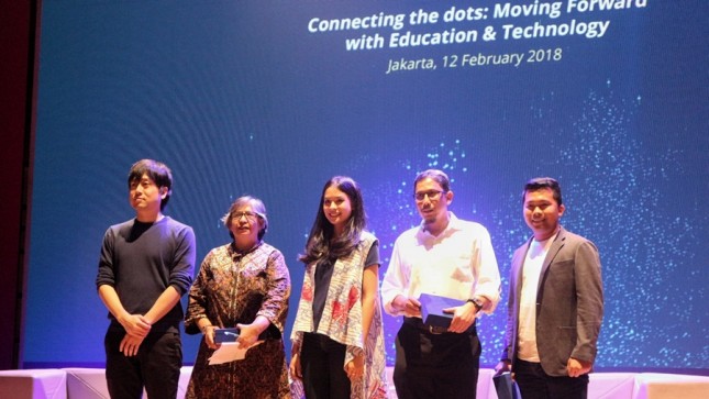 (kiri ke kanan) Takuya Homma, Itje Chodijah, Maudy Ayunda, Gatot Pramono dan Tyovan Arie dalam acara panel diskusi Quipper Indonesia. (Foto: Dina Astria/Industry.co.id)