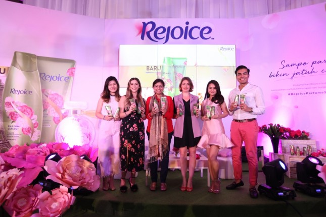 Peluncuran Produk Terbaru Rejoice Shampo Parfum pada Selasa (13/2). (Dok Industry.co.id)