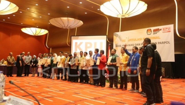 Komisi Pemilihan Umum (KPU) menggelar Rapat Rekapitulasi Nasional Hasil Verifikasi dan Penetapan Parpol Peserta Pemilu 2019 di Hotel Grand Mercure Jakarta, Sabtu (17/2/2018). 