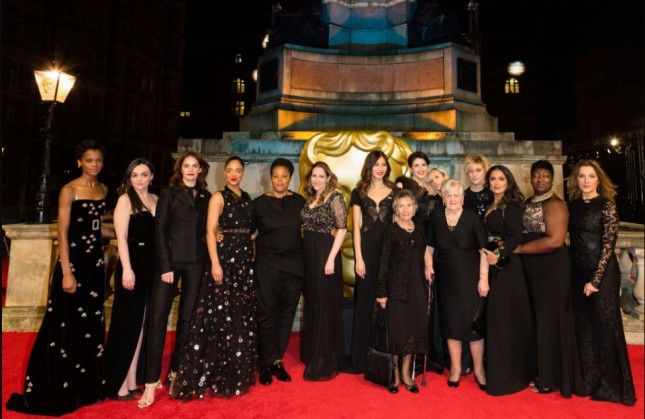 Para tamu di British Academy Film Awards atau BAFTA 2018 kompak memakai pakaian serba hitam. (Source: Twitter @TIMESUPNOW)