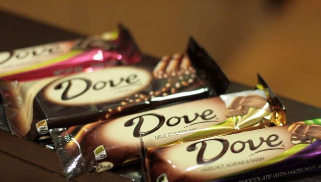 DOVE Chocolate bersama Maudy Ayunda. (Foto Ist)