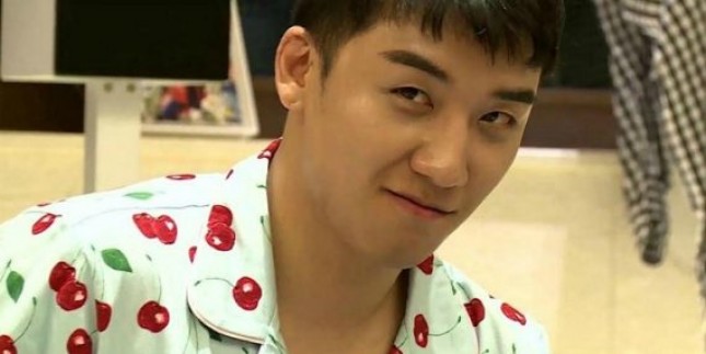 Seungri Big Bang saat mengunjungi rumah Taeyang di 'I Live Alone'. (Foto: Allkpop)