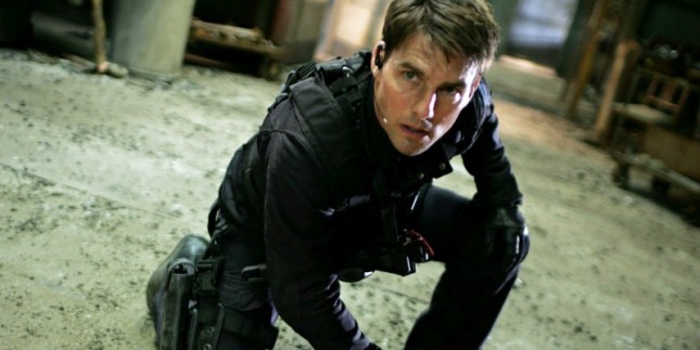 Tom Cruise dalam adegan film Mission Impossible. (Source: Cosmic Book News)