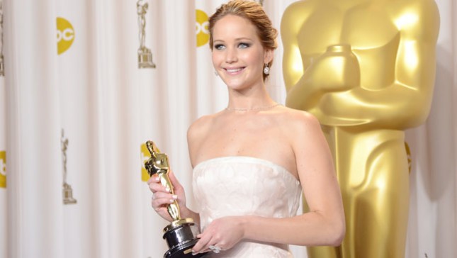 Jennifer Lawrence di Oscar 2013. (Foto: Hollywoodreporter)