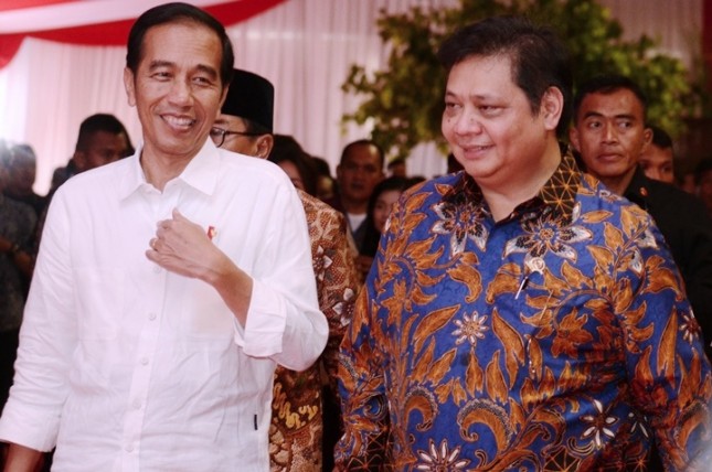 Menteri Perindustrian Airlangga Hartarto bersama Presiden Joko Widodo saat peresmian Kawasan Industri JIIPE di Gresik, Jawa Timur (Foto: Humas)