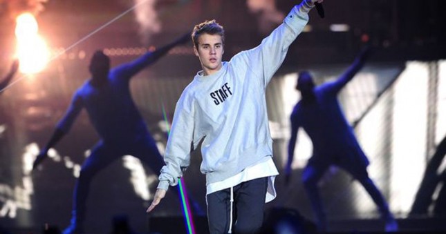 Justin Bieber saat konser di Manchester Arena. (Source: Metro UK)