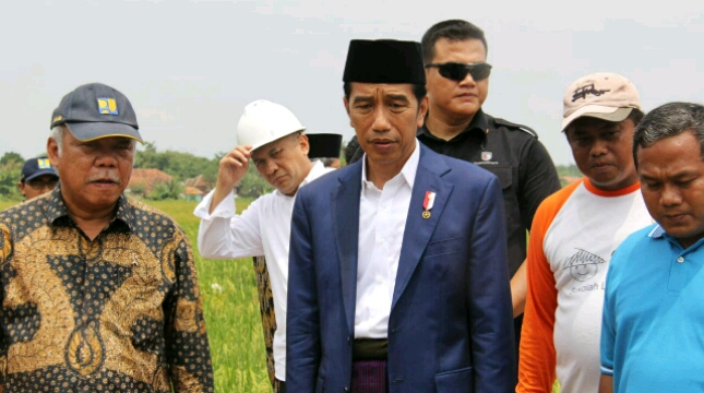Presiden Jokowi dan Menteri PUPR Laksanakan PKT Irigasi Kecil di 43 Desa di Cirebon (Foto Dok Industry.co.id)