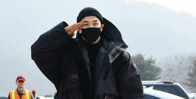 Taeyang Big Bang berangkat menjalani wajib militer hari ini (12/3/2018). (Source: STARNEWS)