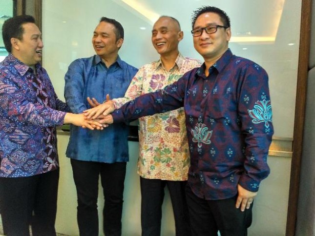Penandatanganan Memorandum of Collaboration (MoC) antara Pelindo III dan tiga perusahaan, yaitu PT Muria Sumba Manis, PT Sriboga Flour Mill, dan PT lndonesia Bulk Terminal.