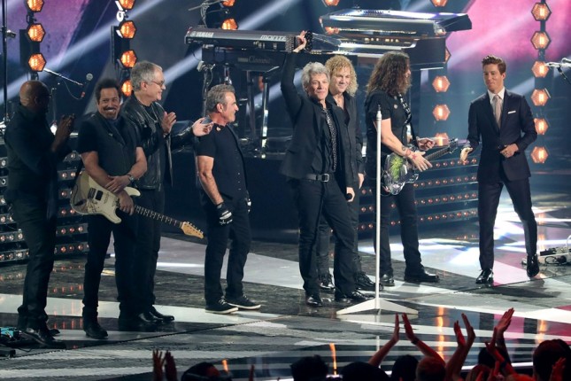 Bon Jovi di panggung iHeartRadio Music Awards 2018. (Source: PEOPLE)