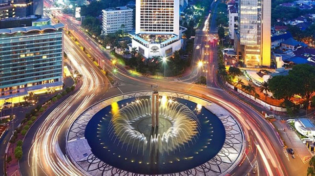 Monumen Selamat Datang atau disebut Bundaran HI, Jakarta (Foto: decodeko.co.id)