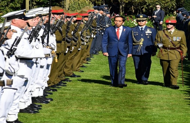 Upacara kenegaraan sambut kedatangan Presiden Jokowi di Selandia Baru, Senin (19/3). (Foto: BPMI)