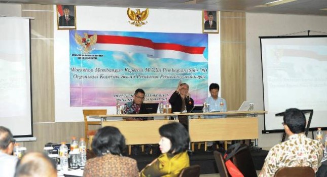  Workshop Membangun Koperasi Melalui Pembagian (Spin Off) yang diadakan Deputi Bidang Kelembagaan Kementerian Koperasi dan UKM, di Bogor, Selasa (20/3). 