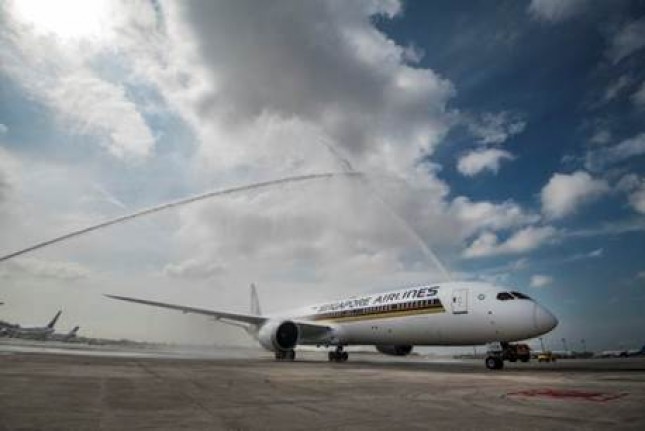 Pesawat Boeing 787-10 pertama di dunia sudah tiba di Singapura
