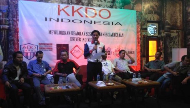 Koalisi Kesejahteraan Driver Online Indonesia (KKDO Indonesia) yang merupakan gabungan organisasi pengemudi online menolak adanya upaya menjadikan perusahaan aplikator sebagai perusahaan jasa angkutan