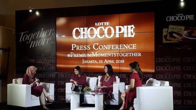 Jumpa pers Lotte Choco Pie dalam talkshow dan kampanye #PremiumMomentstogether yang dihadiri oleh Carissa Puteri, dan Ahli Psikologi Anak, Anna Surti pada hari Kamis (12/4) di Menteng, Jakarta. (Foto: Dina Astria/Industry.co.id)