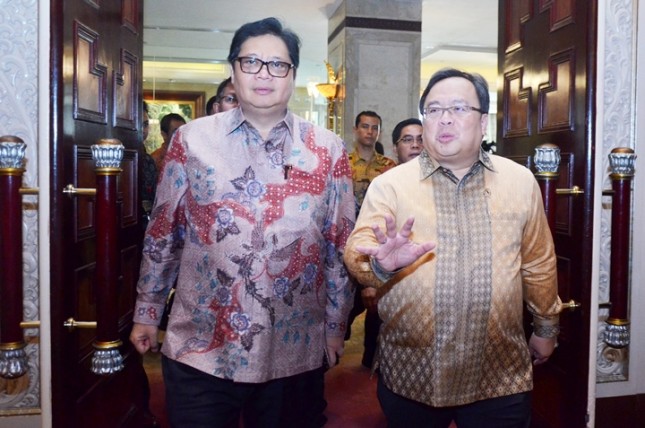 Menteri Perindustrian Airlangga Hartarto bersama Menteri Perencanaan Pembangunan/Kepala Bappenas Bambang Brodjonegoro