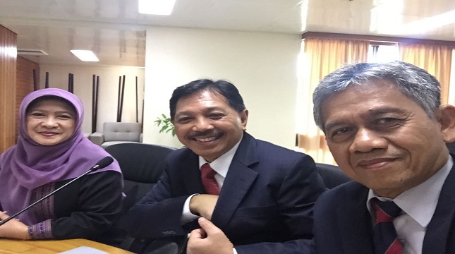 Komisi IV DPR RI melakukan kunjungan kerja ke PNG dipimpin oleh Edi Prabowo Ketua Komisi IV DPR RI didampingi Staf Ahli Mentan Bidang Lingkungan dan lainnya
