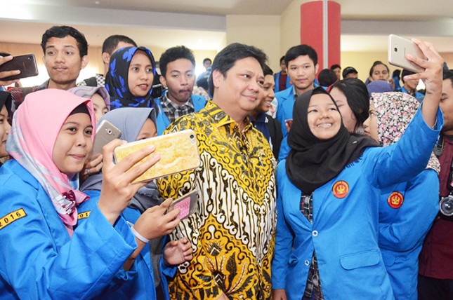 Menteri Perindustrian Airlangga Hartarto saat memberikan kuliah umum di Universitas Tadulako