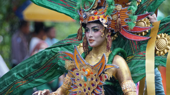 Sultra Tenun Carnaval 2018 Meriahkan Even Halo Sultra, di Kendari, Sulwesi Tenggara (Foto: Dok. Kementerian Pariwisata)