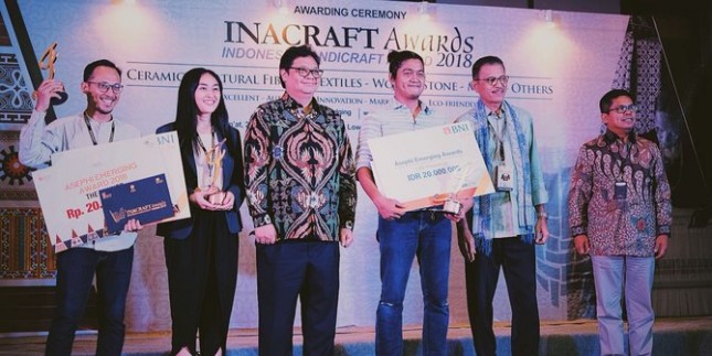 Kementerian Perindustrian dan Asosiasi Eksportir Handicraft Indonesia (Asephi) berikan INACRAFT Award 2018 kepada produk unggulan khas Indonesia.