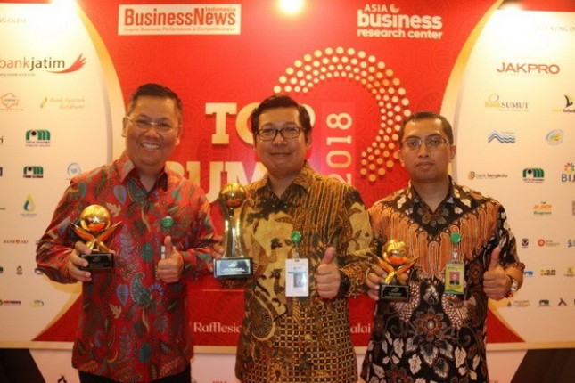 PT Food Station Tjipinang Jaya (PT FSTJ) berhasil meraih tiga penghargaan TOP BUMD Award 2018 dari Majalah Indonesia Business News, di Balai Kartini, Jakarta Selatan, Kamis (3/5).